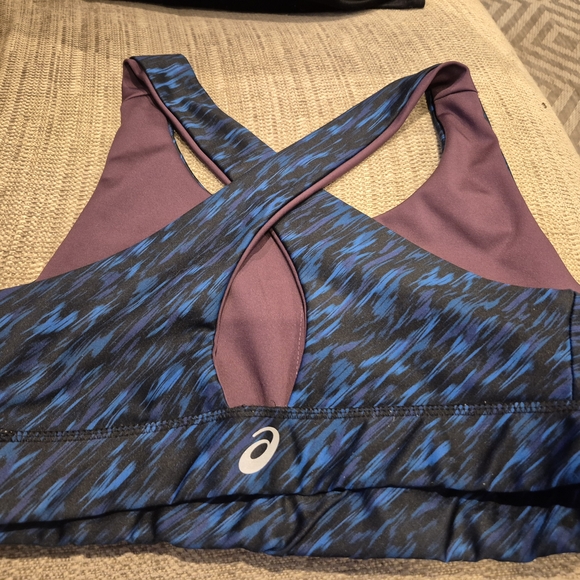Asics Blue and Black Patterned Sports Bra and Shorts Set - Picture 4 of 11